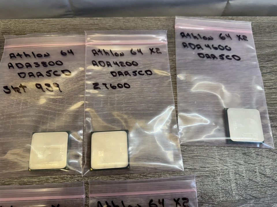 Lote CPU Athlon 64 X2 - 4400+, 4200+, 4600+ (Zócalo 939) + Fichas de bonificación Foto 2 de 4