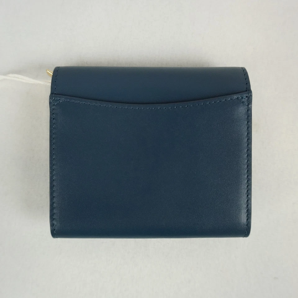 Cartera pequeña de cuero Sezane Milo en denim azul liso con herrajes en tono dorado Foto 3 de 4