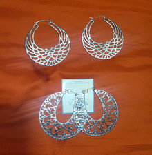 Vera by New York Silver Tone Filigree Round Hoop Earrings 2 Pairs Latch Back