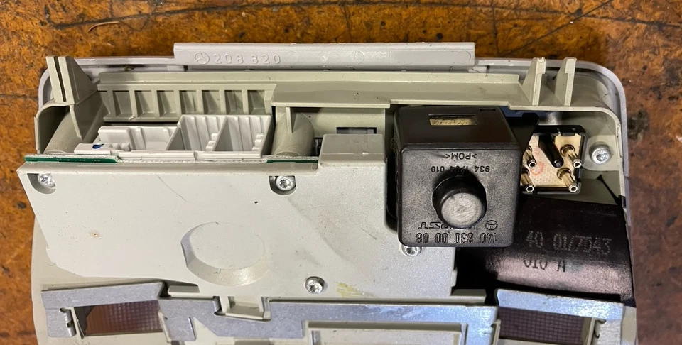 1998-2003 Overhead Dome Light (Gray)  OEM c43 W202 C280 C240 - Image 4 of 4