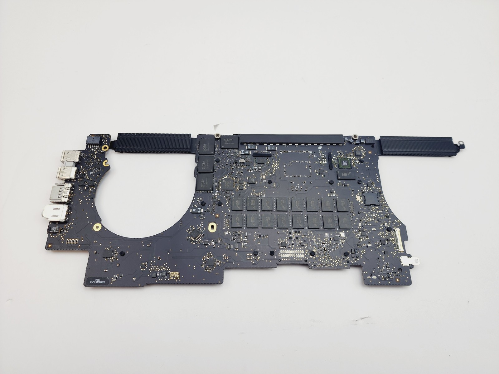 MacBook Pro A1398 2015 con Core i7 e R9 M370X foto 3