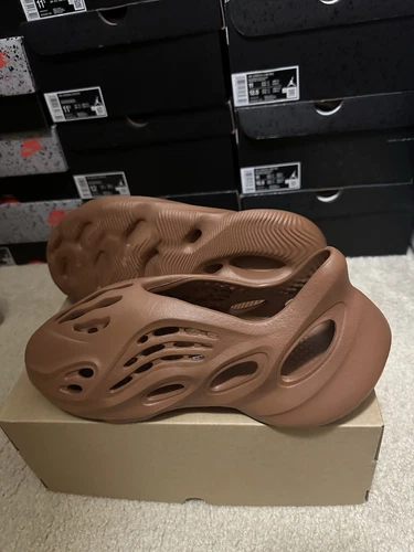 ADIDAS Yeezy Foam Runner RNR 'Clay Red' (HP5335) Uomo Taglia 9 Nuovo