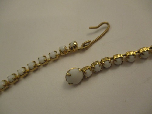 Vintage 14" Choker Necklace Earring Set White Milk Glass Blue Rhinestone Gold - Picture 8 of 8