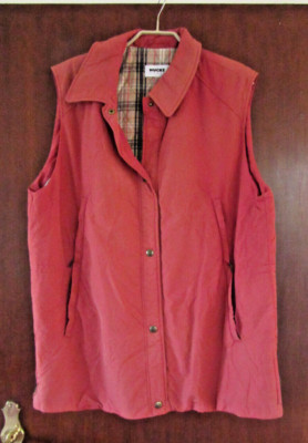 Vest in orange by Hucke woman, size 44