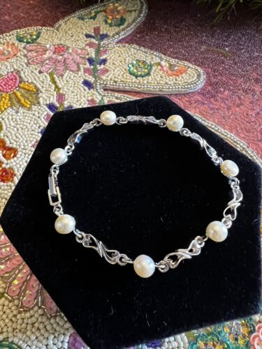 14K WHITE GOLD PLATED HEARTS & PEARLS BRACELET - Picture 1 of 5