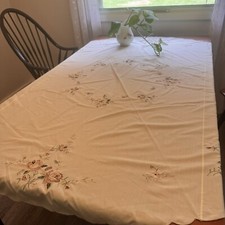 Embroidered Tablecloth Oval 66x68 Roses On Cream Machine Scalloped Edge/ Seamed