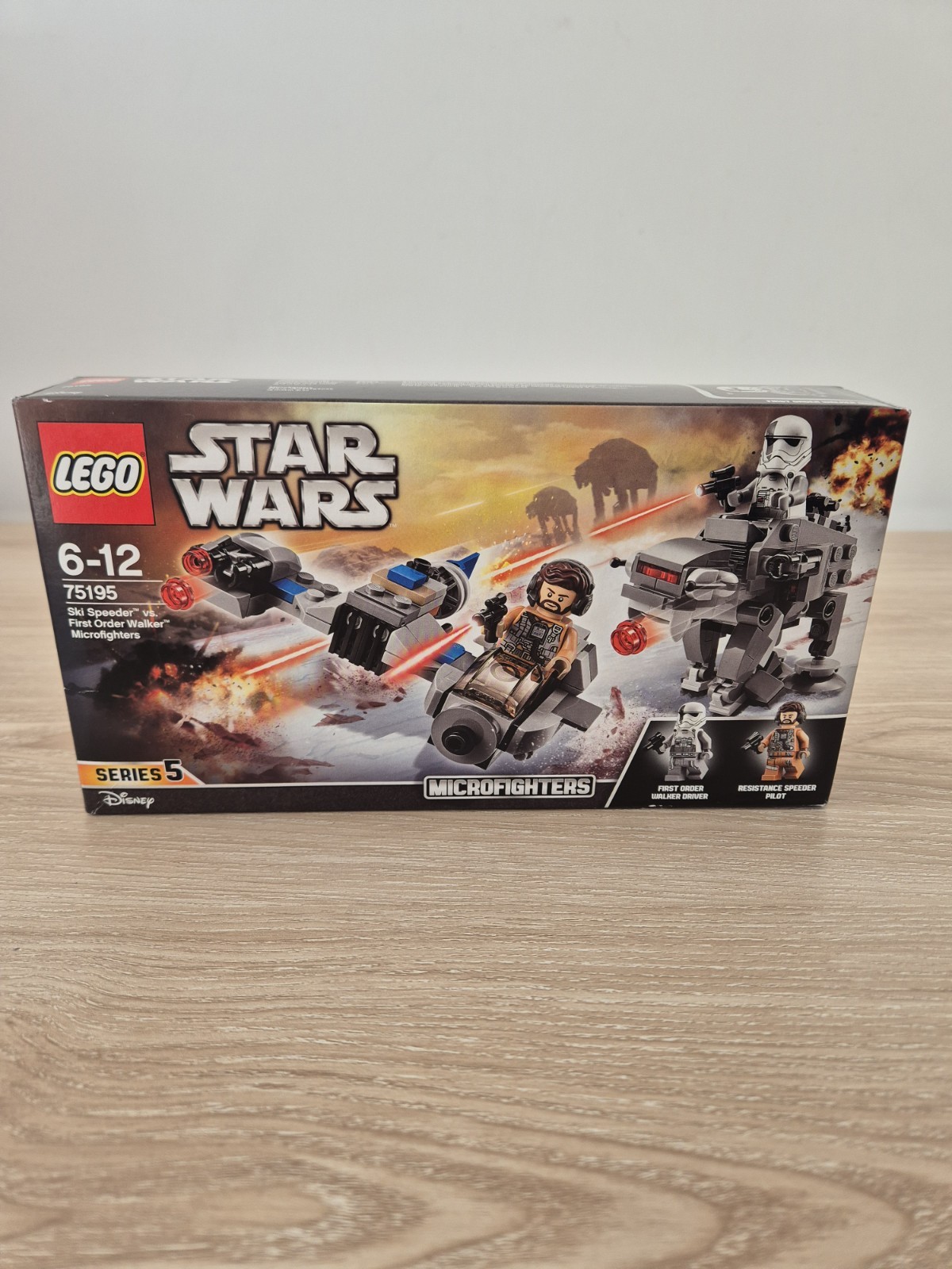 LEGO Star Wars: Ski Speeder vs. First Order Walker Microfighters (75195)