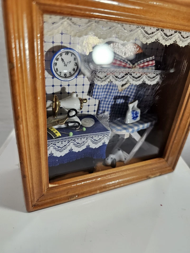 REUTTER ORIGINAL GERMANY SEWING ROOM SHADOW BOX MINIATURE DOLLHOUSE.  - Image 2 of 4