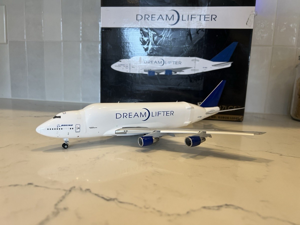 【限定・正規品】 Boeing 747 Dreamlifter 1:200 Boeing 747 Dreamlifter Plastic 1:200 Model – The Boeing Store