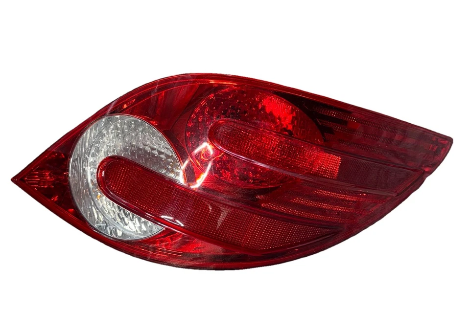 2006-2010 Mercedes-Benz W251 R350 R500 R320 PASSENGER RIGHT SIDE TAIL LIGHT OEM - Image 2 of 4