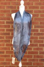 BNWT Womens A Postcard From Brighton Grey Floral Pattern Snood Scarf Made in GB