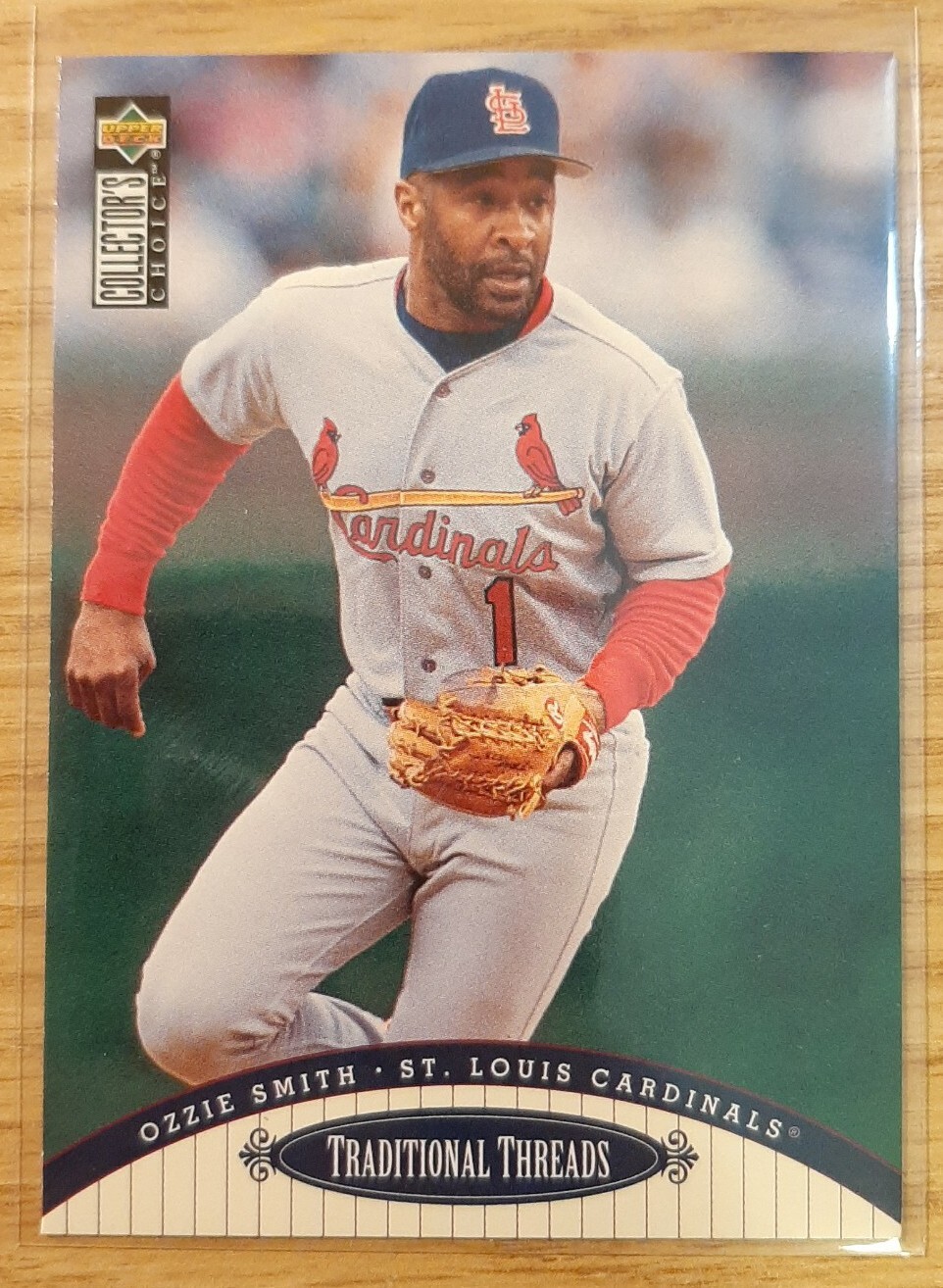 1996 COLLECTOR'S CHOICE OZZIE SMITH TRADITIONAL THREADS #104 ST. LOUIS CARDINALS
