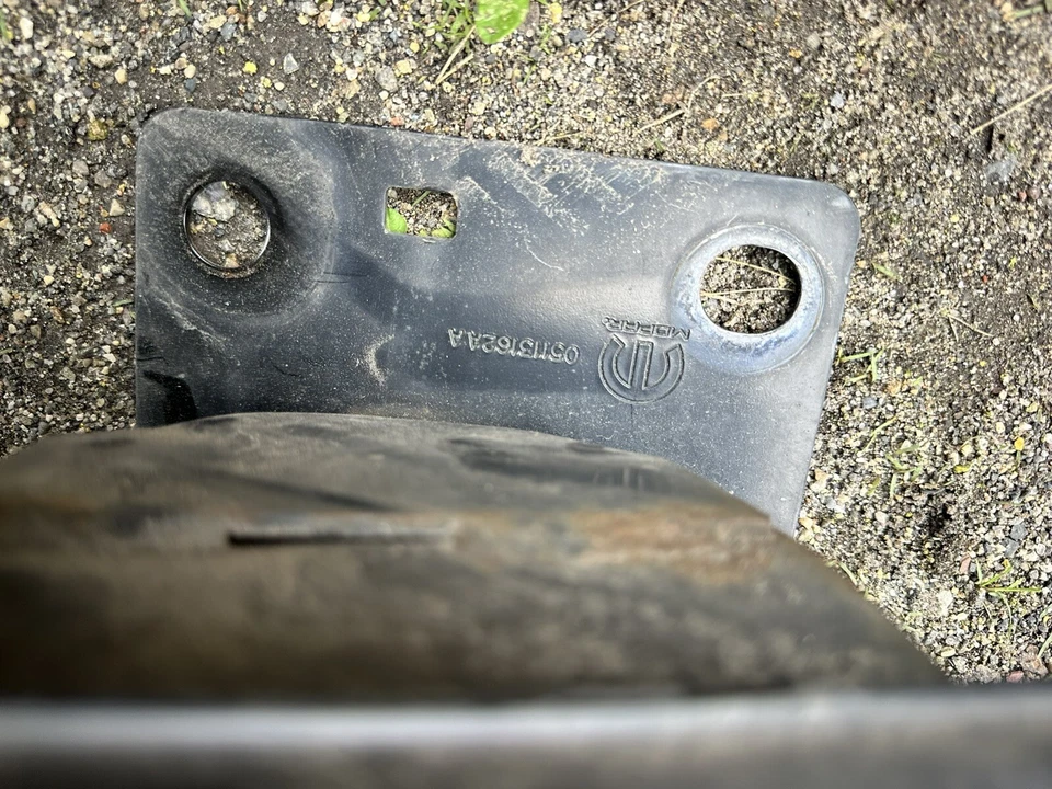 Refuerzo del parachoques delantero Chrysler Town & Country 2008-2020 05113162aa Foto 3 de 4