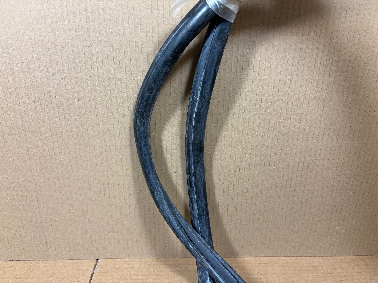 FERRARI DAYTONA 365 GTB/4 GTB4 OEM WINDSHIELD WINDSCREEN RUBBER MOULDING TRIM