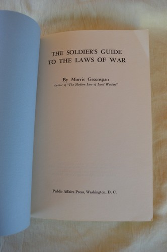 VTG c1969 Soldier's Guide Book to the Laws of War by Morris Greenspan - Bild 3 von 10