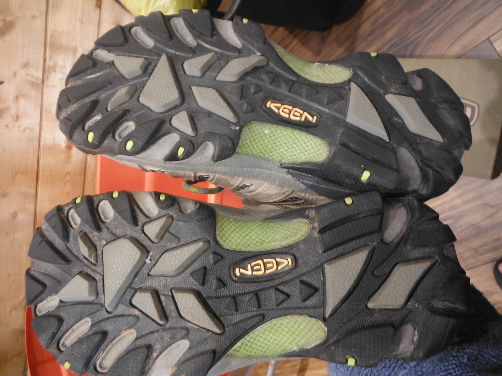 Scarpe da ginnastica Keen Voyageur grigio neutro e verde lime da donna US 6 5