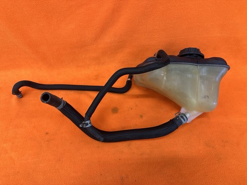 2011-2014 Mustang GT V8 Coolant Overflow Tank with Hoses - OEM - Afbeelding 3 van 4