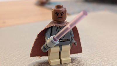 Lego Mace Windu mit leuchtenden Laserschwert LILA