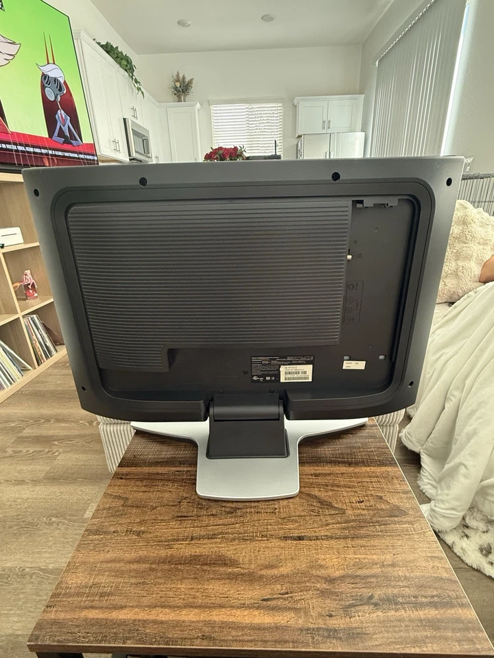 Magnavox 4:3 Retro LCD TV with Remote - 20MF605T/17 - Image 3 of 4