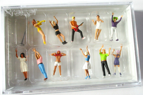 HO Preiser 10551 ELEVEN ROCK CONCERT FIGURES: Artists and Fans (Color Way # 6 )