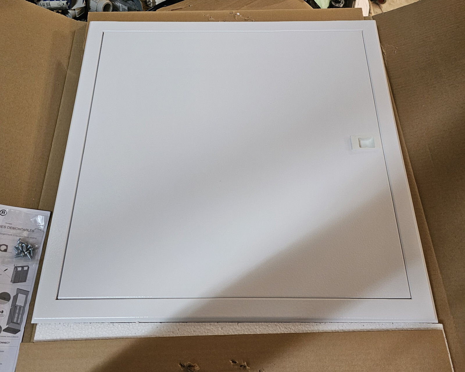 Porte affleurante ATOLE PATT1 gain de place couloir étroit appartement