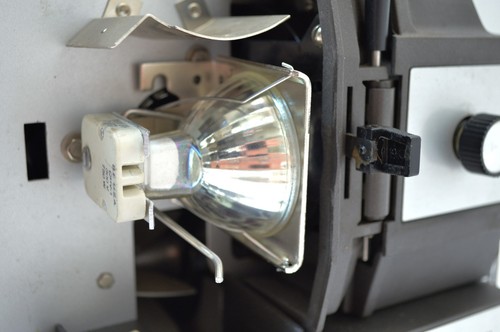 DLH Projektorlampe Glühbirne Ersatz Kit Nachrüstung EZ zur Installation mit Video-Handbuch - Bild 1 von 2