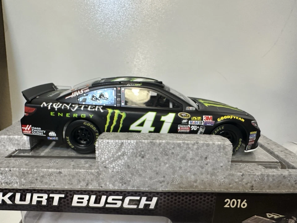 Kurt Busch #41 Monster Energy SS 2016 autografiado Lionel 1:24 diecast SHR Foto 4 de 4