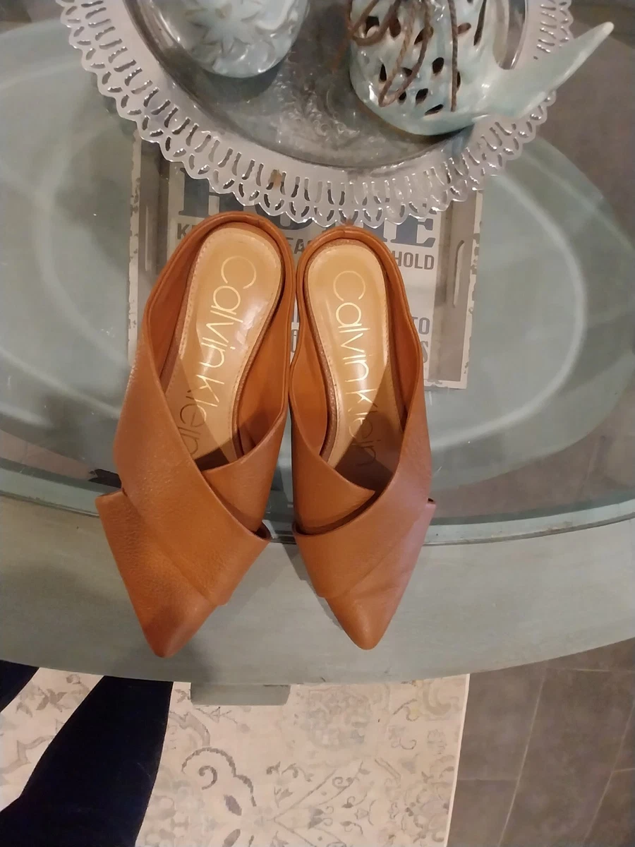 CALVIN KLEIN COGNAC FLATS MULES Leather in Size 7.5 Wide Brass heel trim in bk