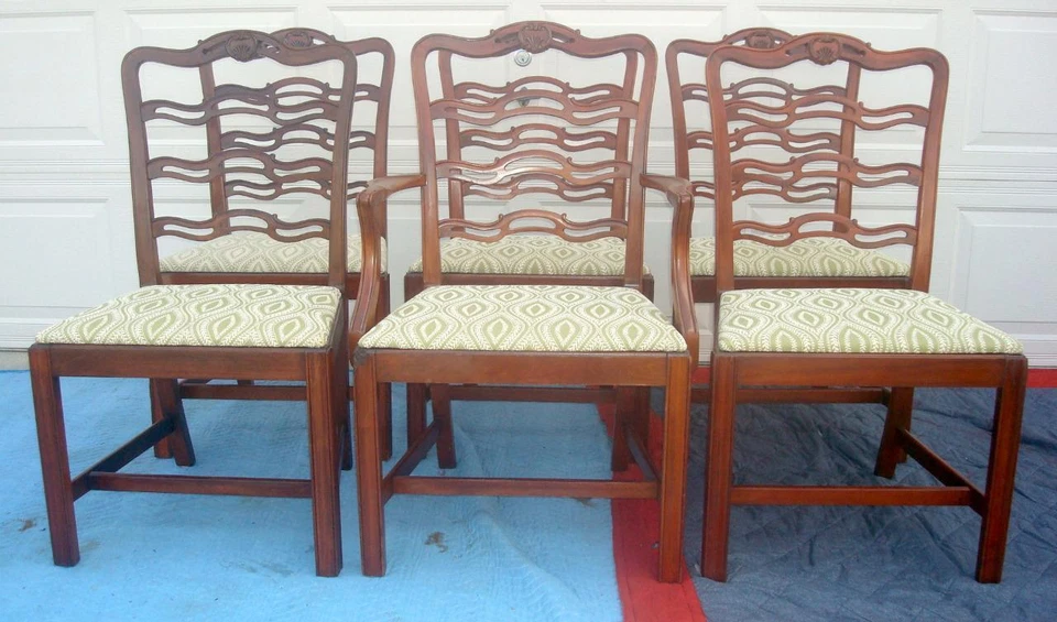 JUEGO DE 6 SILLAS DE COMEDOR CHIPPENDALE CON RESPALDO DE CINTA CEREZO Foto 2 de 4