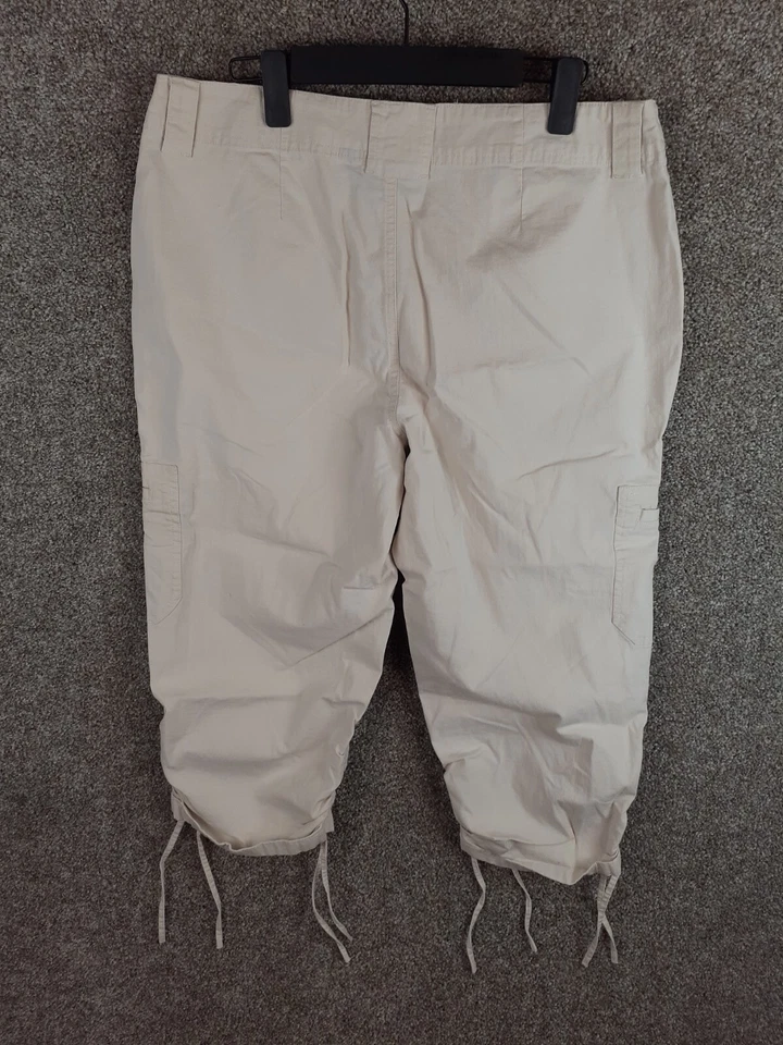 Calça cropped Allison Brittney utilitária feminina 16 cáqui bege bainha elástica casual - Imagem 4 de 4