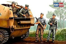HobbyBoss German SPG Crew - Plastic Model Military Figure Kit - 1/35 Scale