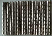 20 CORNIERES NICKELEES 25 TROUS DE 32cm réf 8 . MECCANO ANNEES 20 BOITE 4a à 10