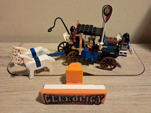 Lego 6044 Kings's Carriage Almost Complete Missing Flag - See Photos For Cond.