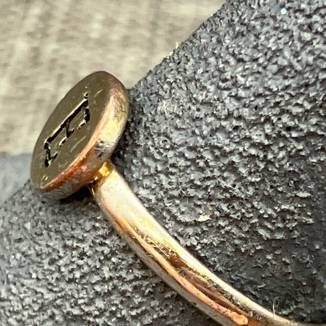 E Monogram Initial Ring As Is Size 7 Adjustable G… - image 3