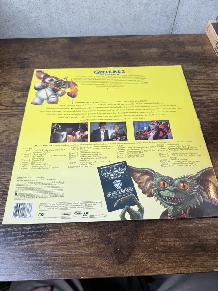Gremlins 2 The New Batch - Widescreen Edition (1990) - Extended Play Laserdisc - Image 3 of 3