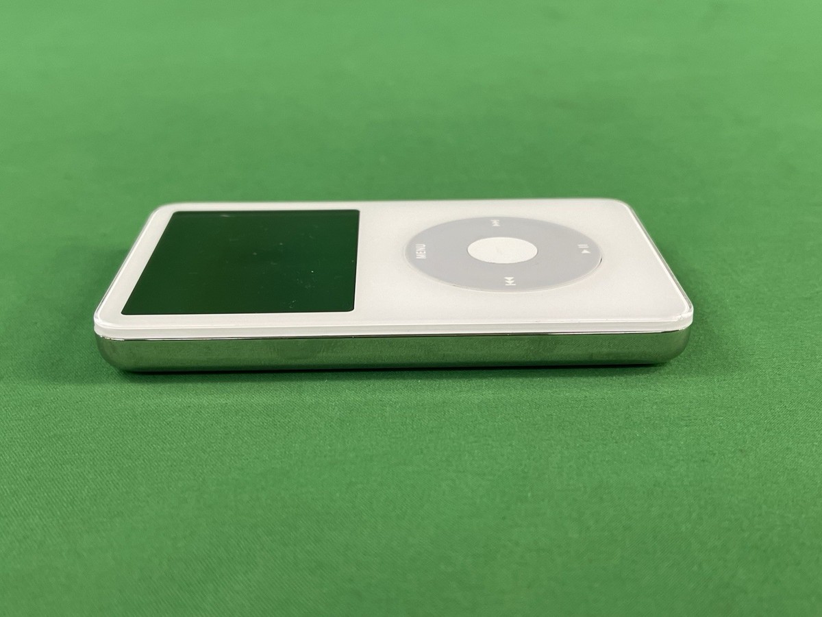 Apple iPod Classic 5th Gen 30GB White Digital Music Player A1136
