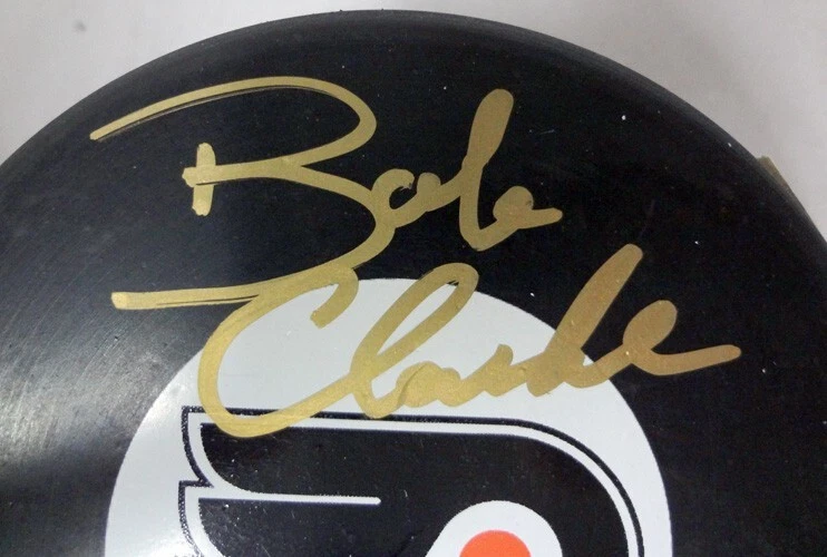 正品 NHL 费城传单 #16 Bobby Clarke 亲笔签名曲棍球冰球 — 第 4/4 张图片