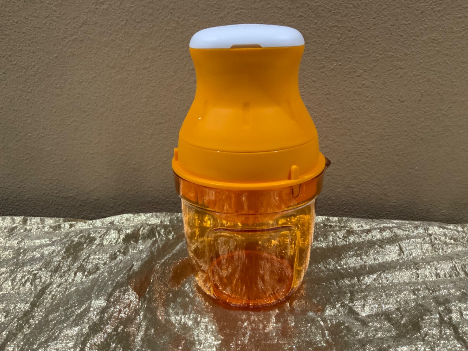 New Tupperware Beautiful Juist in Bright Orange Color Juicer for Citrus & Fruits