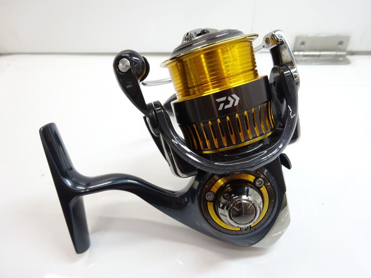 Daiwa 16 Certate 2004 Spinning Reel 4.8:1 64cm Bass Trout Daiwa 16 Certate 2004 Spinning Reel 4.8:1 64cm Bass Trout