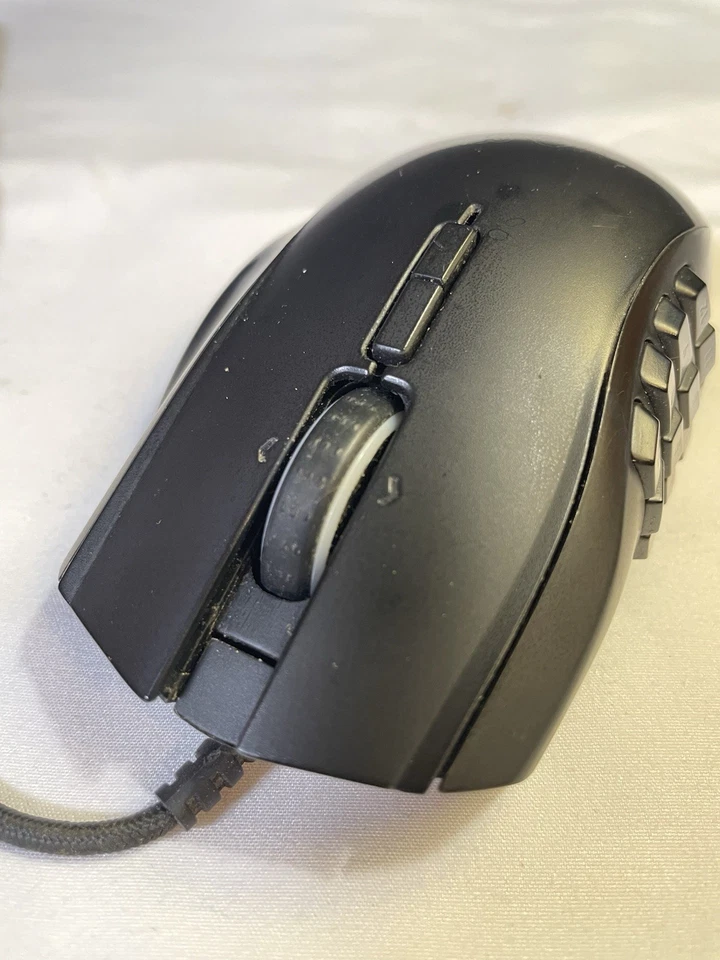 Razer Naga Epic Chroma MMO Wired/Wireless Gaming Mouse Model RC30-012301 - Image 3 of 4