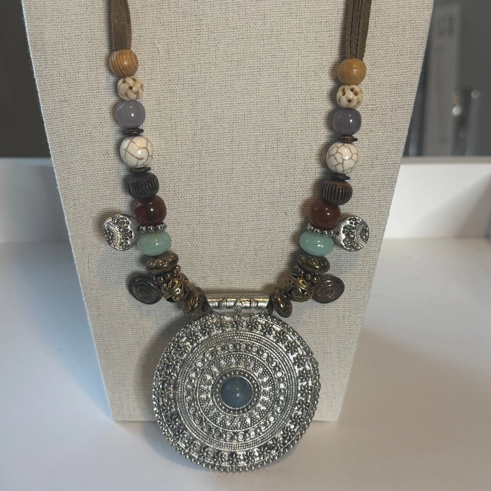 Collar Chicos Plata Medallón Cuentas Marrón Gamuza Cordón Boho Declaración Foto 2 de 4