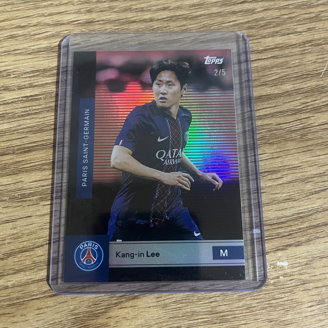 Kang-in Lee /5 Red - Topps Paris Saint-Germain PSG 2025/26 Team Set #13