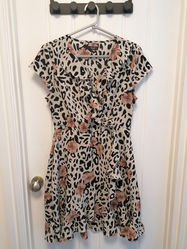 Quiz Leopard/Floral Print Summer Dress Size 10 With A Ruffle VNeck
