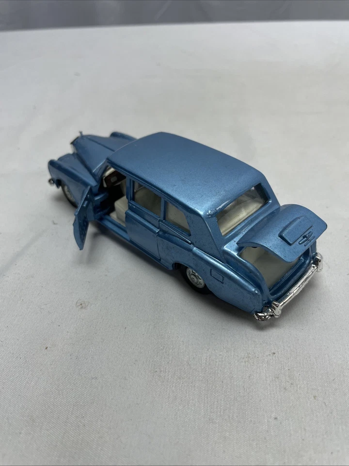 Rolls Royce Phantom V, Later Issue (model#152) 1/43 diecast by Dinky Toys - Image 2 of 4