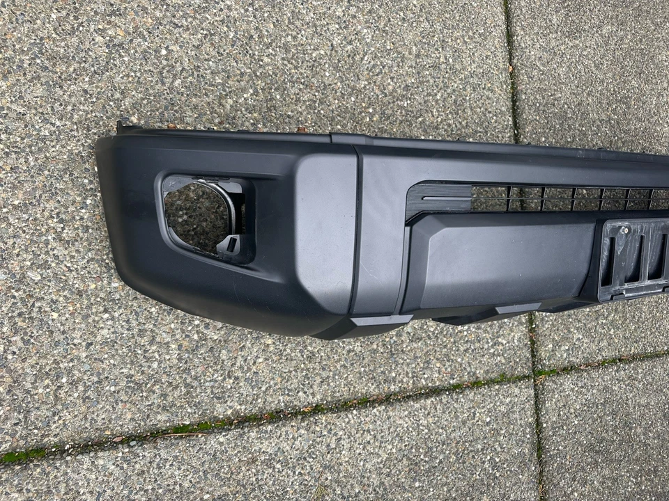 Parachoques delantero Toyota Tundra 2014-2021 montado OEM Foto 2 de 4