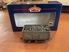 Bachmann  37-175 - Plank Wagon with Coke Rail BR Grey weathered.