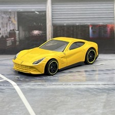 Hot Wheels Ferrari F12Berlinetta Yellow 2014 1:64 Diecast Car [2c]