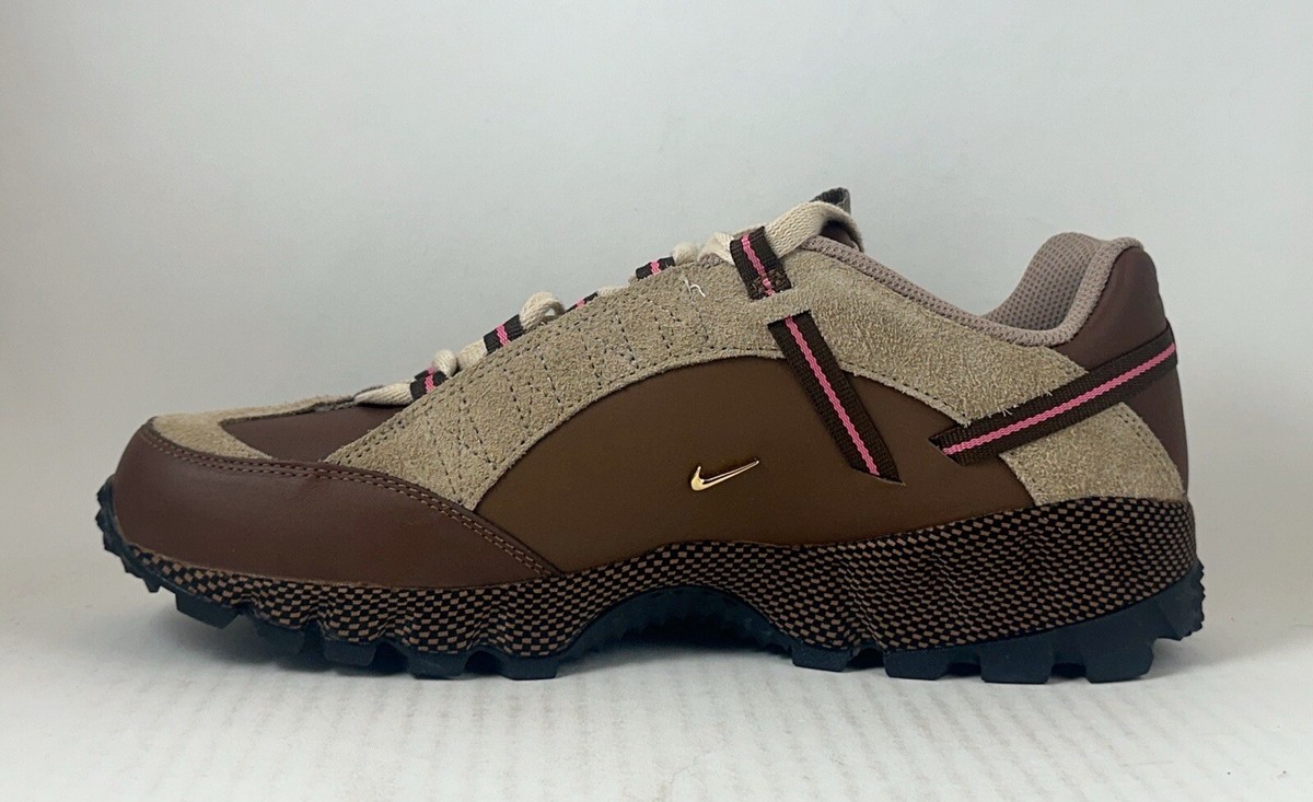 靴 JAQUEMUS NIKE AIR HUMARA Air Humara x Jacquemus 'Light Bone and Gold' (DR0420-001