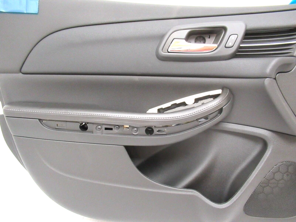 22877795 Panel de puerta delantera negro azabache sin audio premium Chevrolet Malibu 2013-2015 Foto 4 de 4