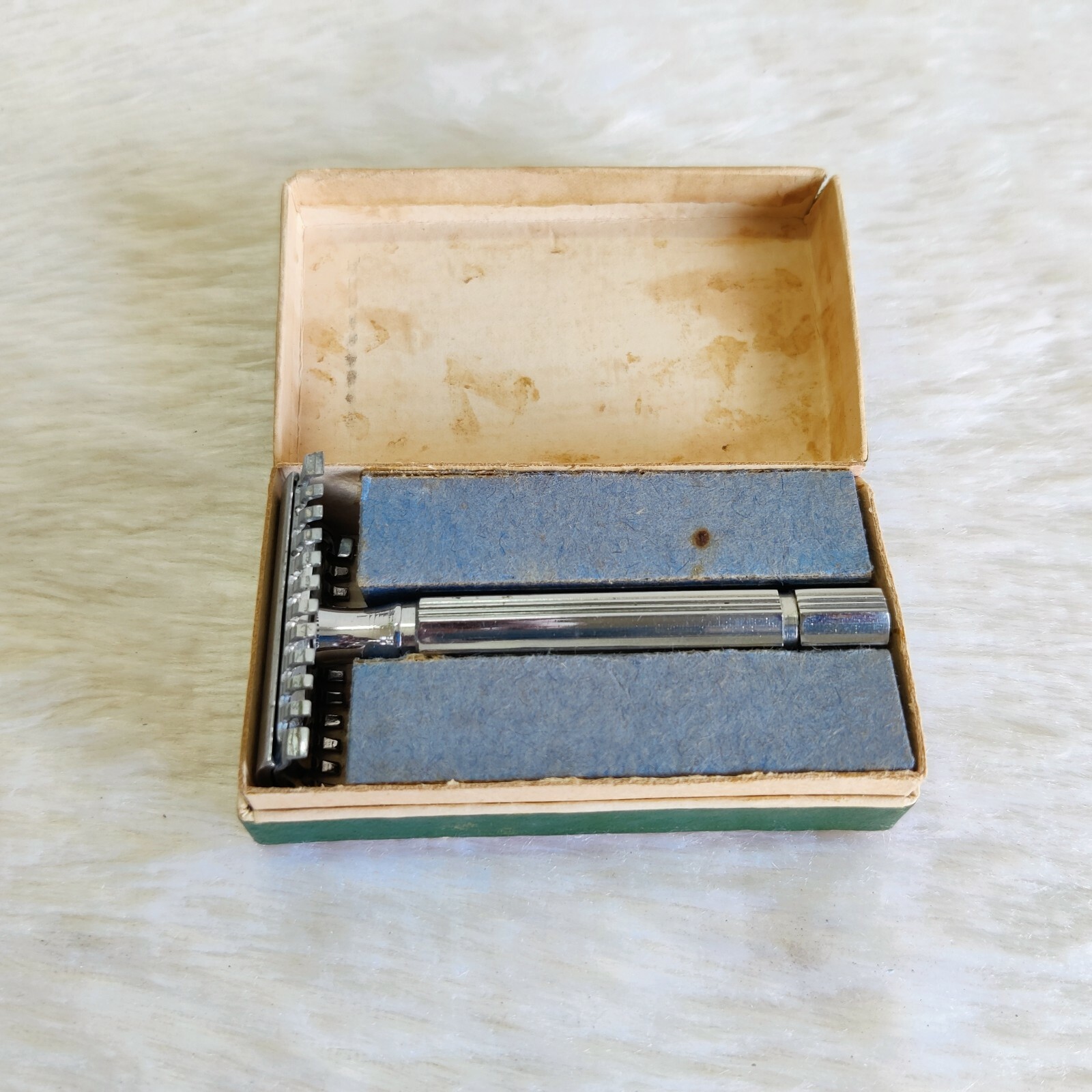 Vintage Unused Record Safety Razor In Original Cardboard Box Grooming ...